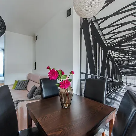 Dworzec P&o Serviced Lägenhet *